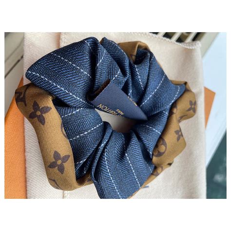 capa de cortar cabelo louis vuitton|Louis Vuitton Hair Accessories .